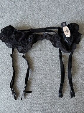 NWT Victoria's Secret XS/S Garter Belt Lace Solid Black Simple Sexy Lingerie